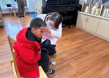 演练筑防线，安全伴＂童＂行——记新加花园幼儿园食物中毒应急演练活动